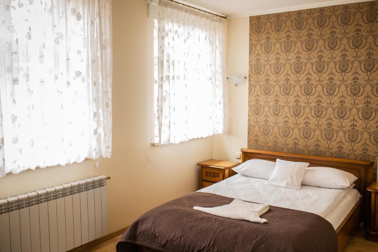 Hotel Przedzamcze 贾乌多沃 外观 照片