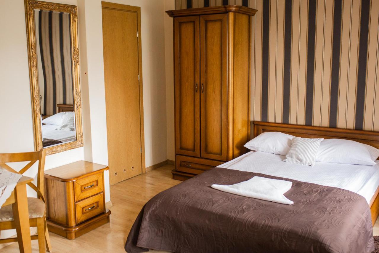 Hotel Przedzamcze 贾乌多沃 外观 照片