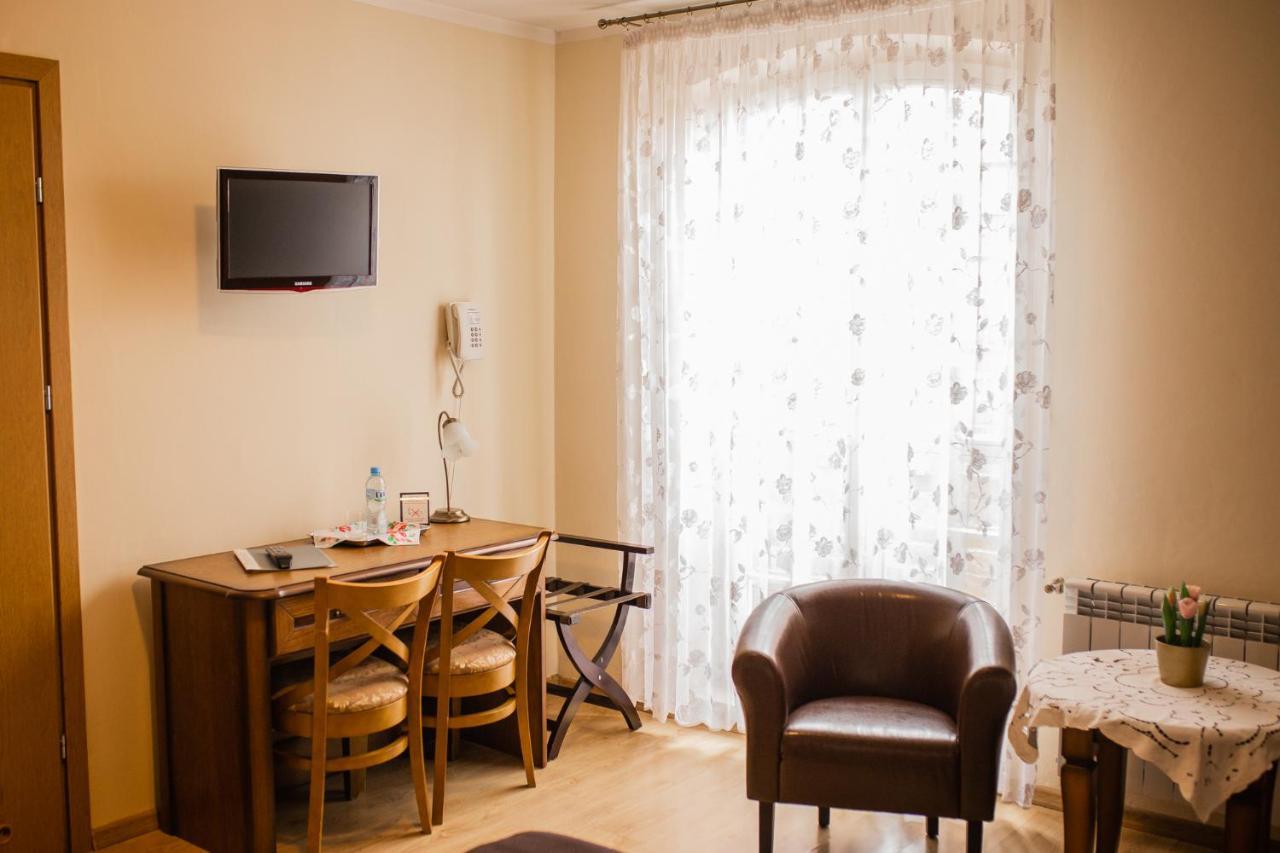 Hotel Przedzamcze 贾乌多沃 外观 照片