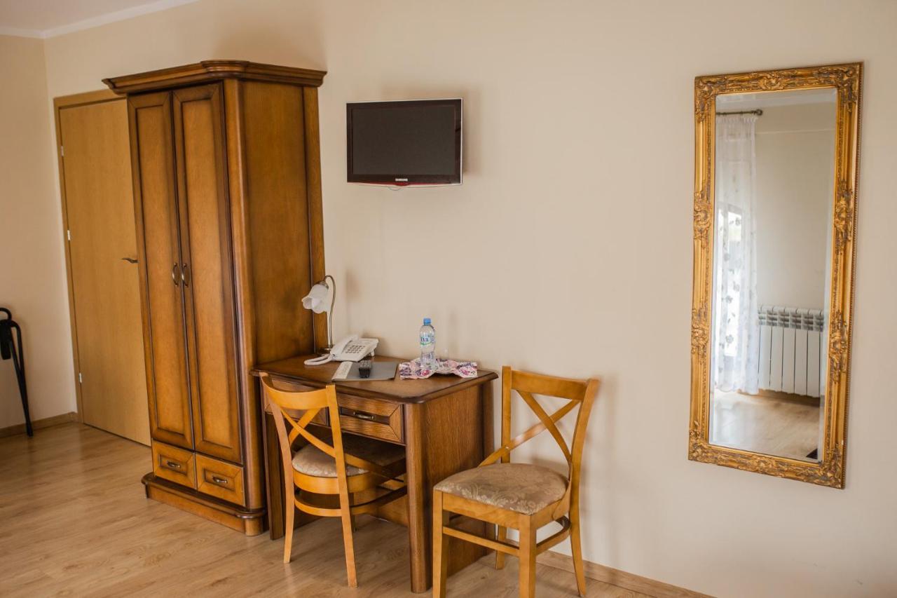 Hotel Przedzamcze 贾乌多沃 外观 照片