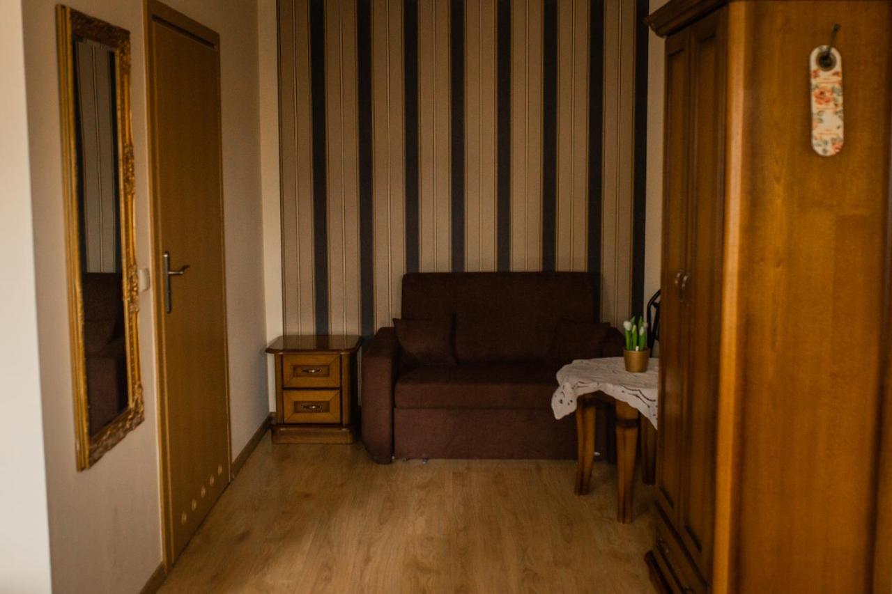 Hotel Przedzamcze 贾乌多沃 外观 照片