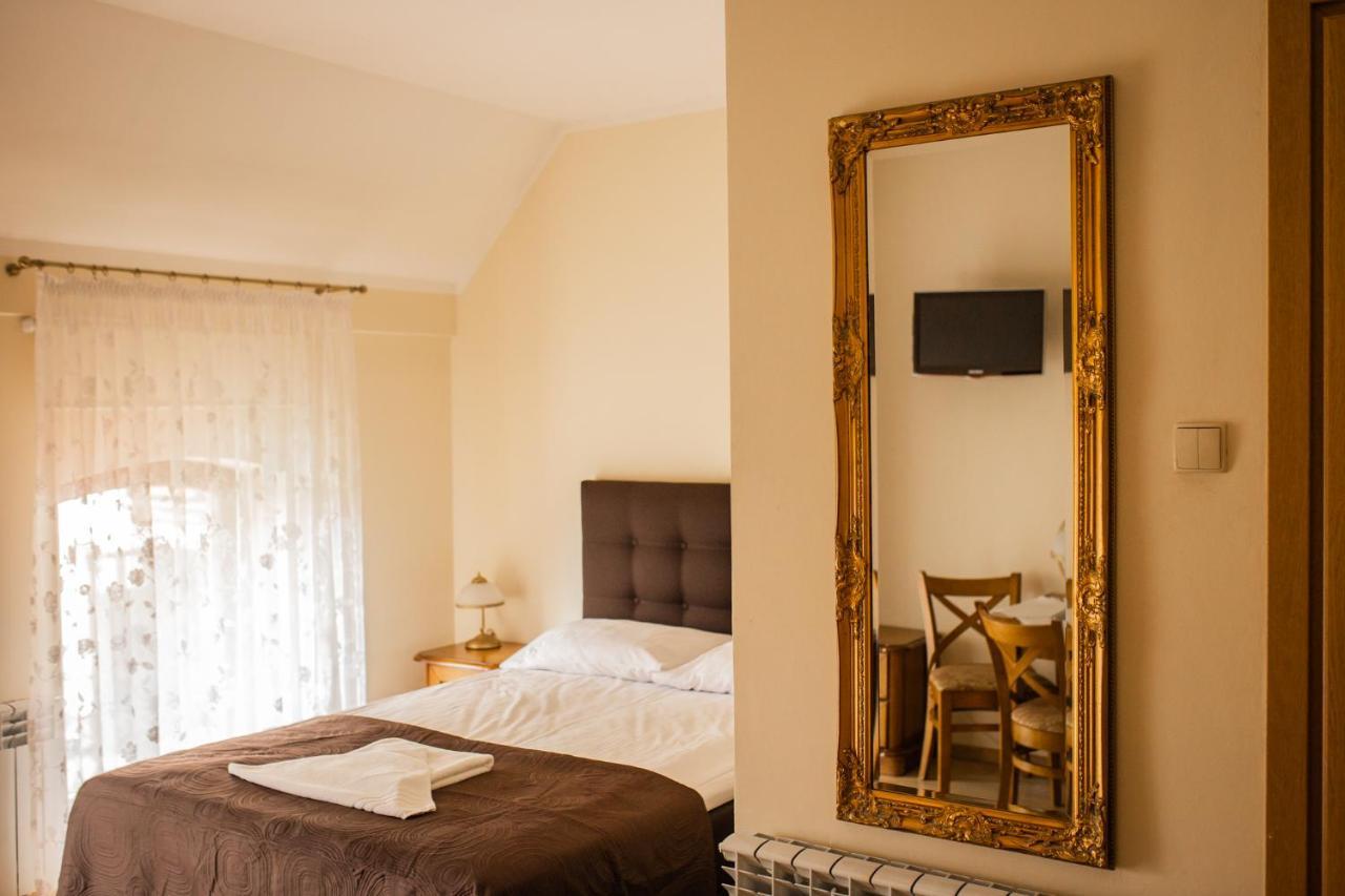 Hotel Przedzamcze 贾乌多沃 外观 照片