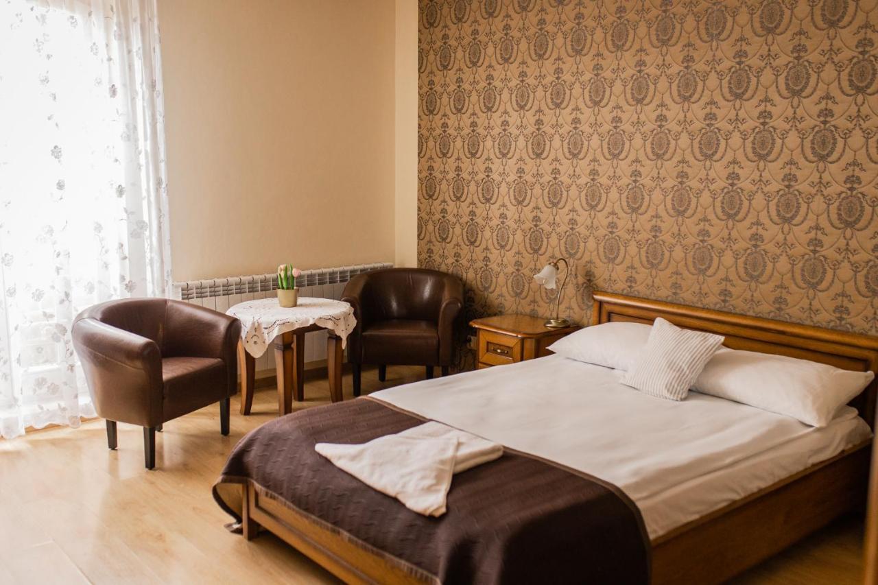 Hotel Przedzamcze 贾乌多沃 外观 照片