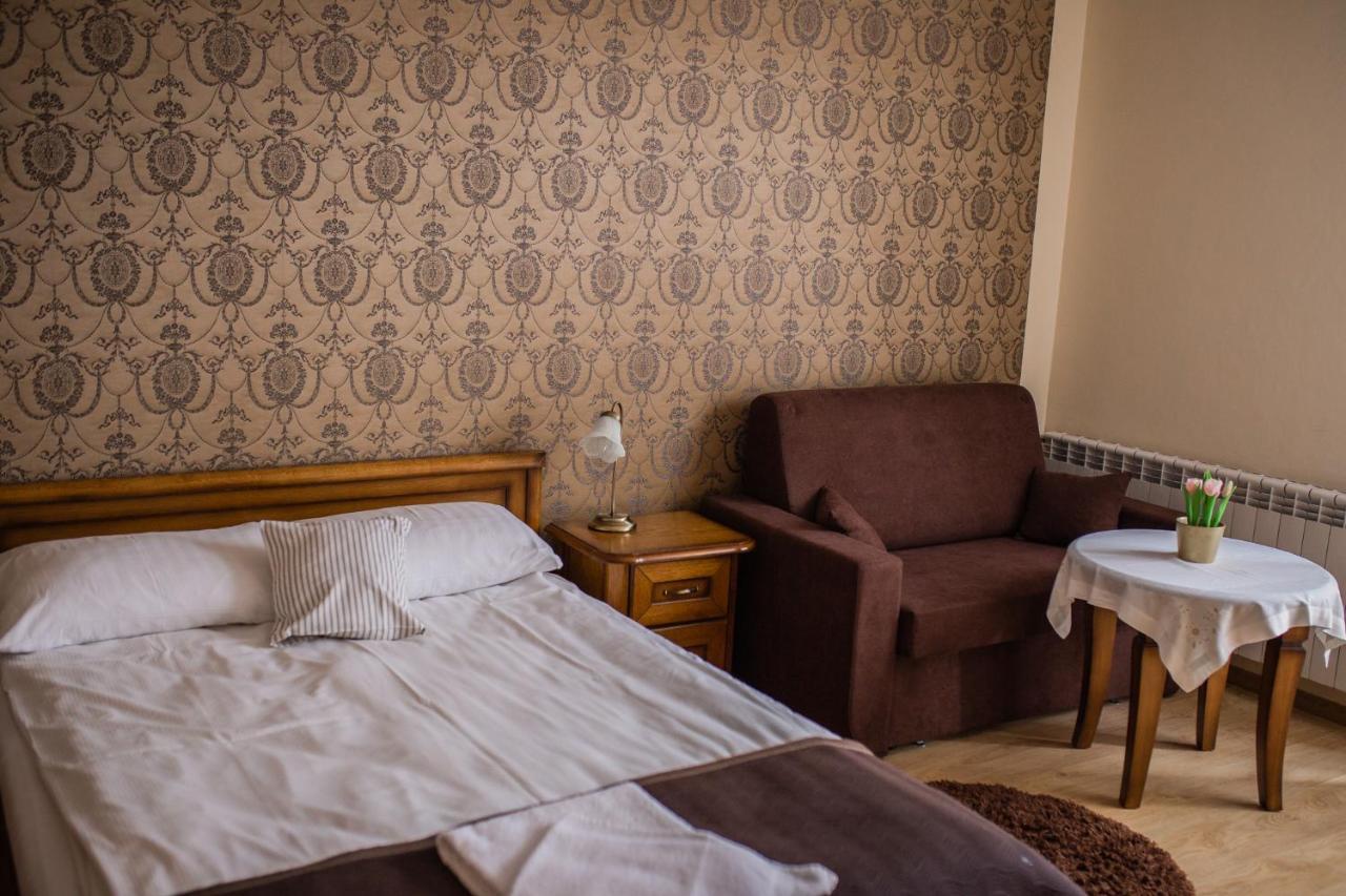 Hotel Przedzamcze 贾乌多沃 外观 照片