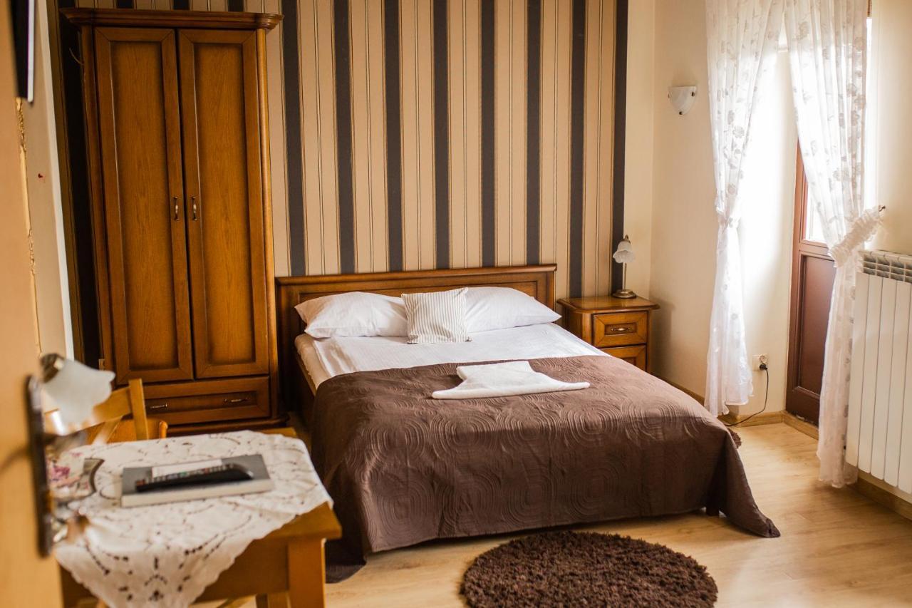 Hotel Przedzamcze 贾乌多沃 外观 照片