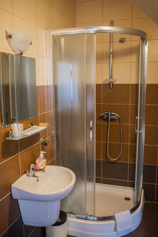 Hotel Przedzamcze 贾乌多沃 外观 照片