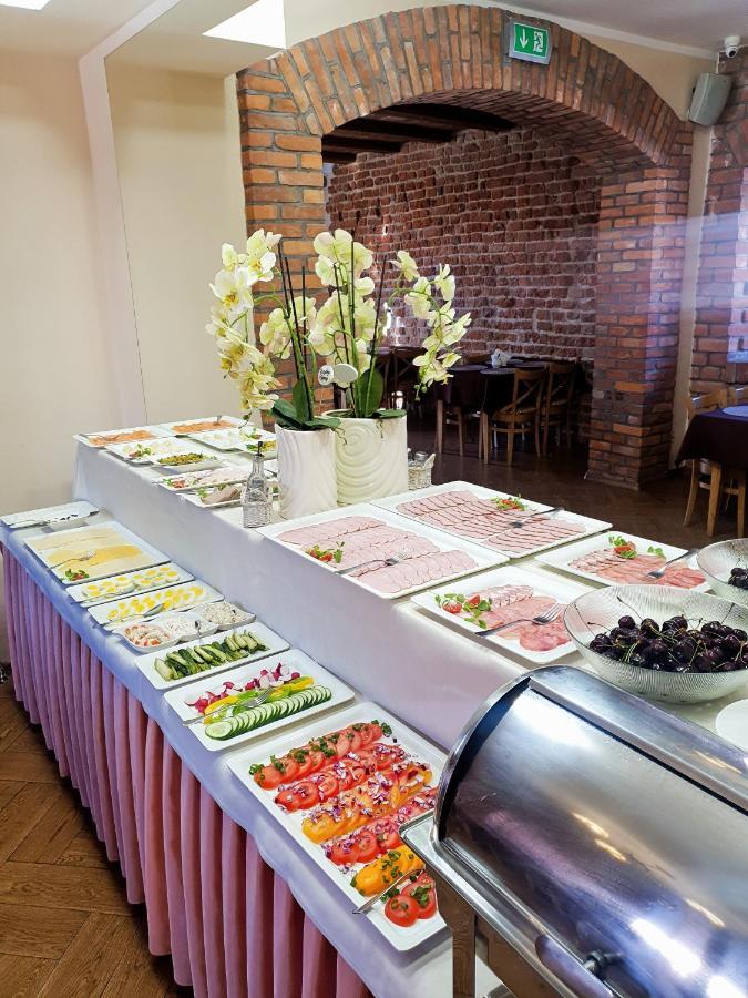Hotel Przedzamcze 贾乌多沃 外观 照片