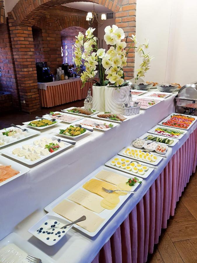 Hotel Przedzamcze 贾乌多沃 外观 照片